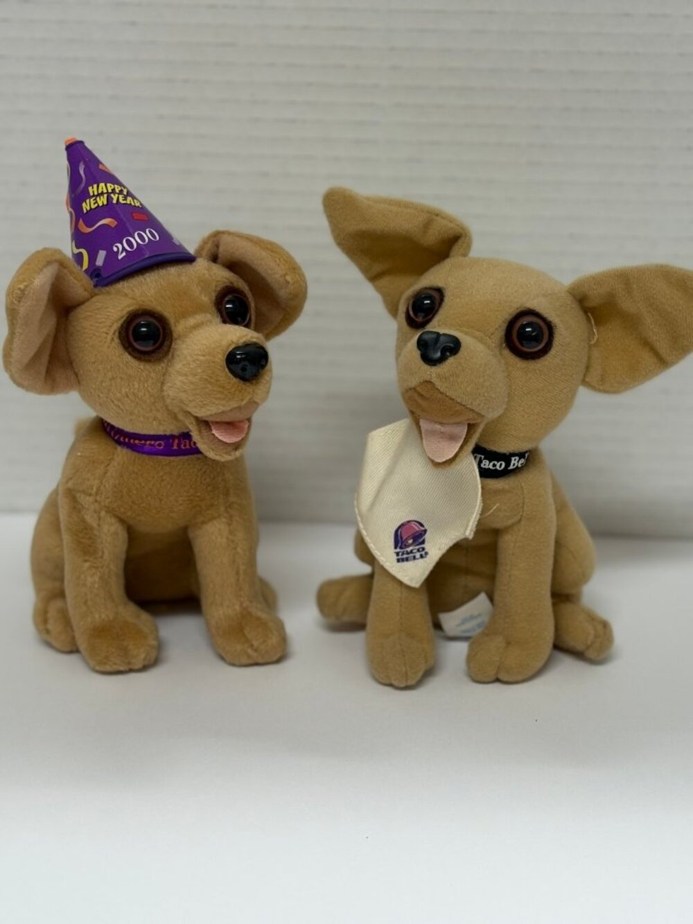 2 Vintage 90's Taco Bell Talking Chihuahuas New Year 2000 and Hungry dog VIDEO
